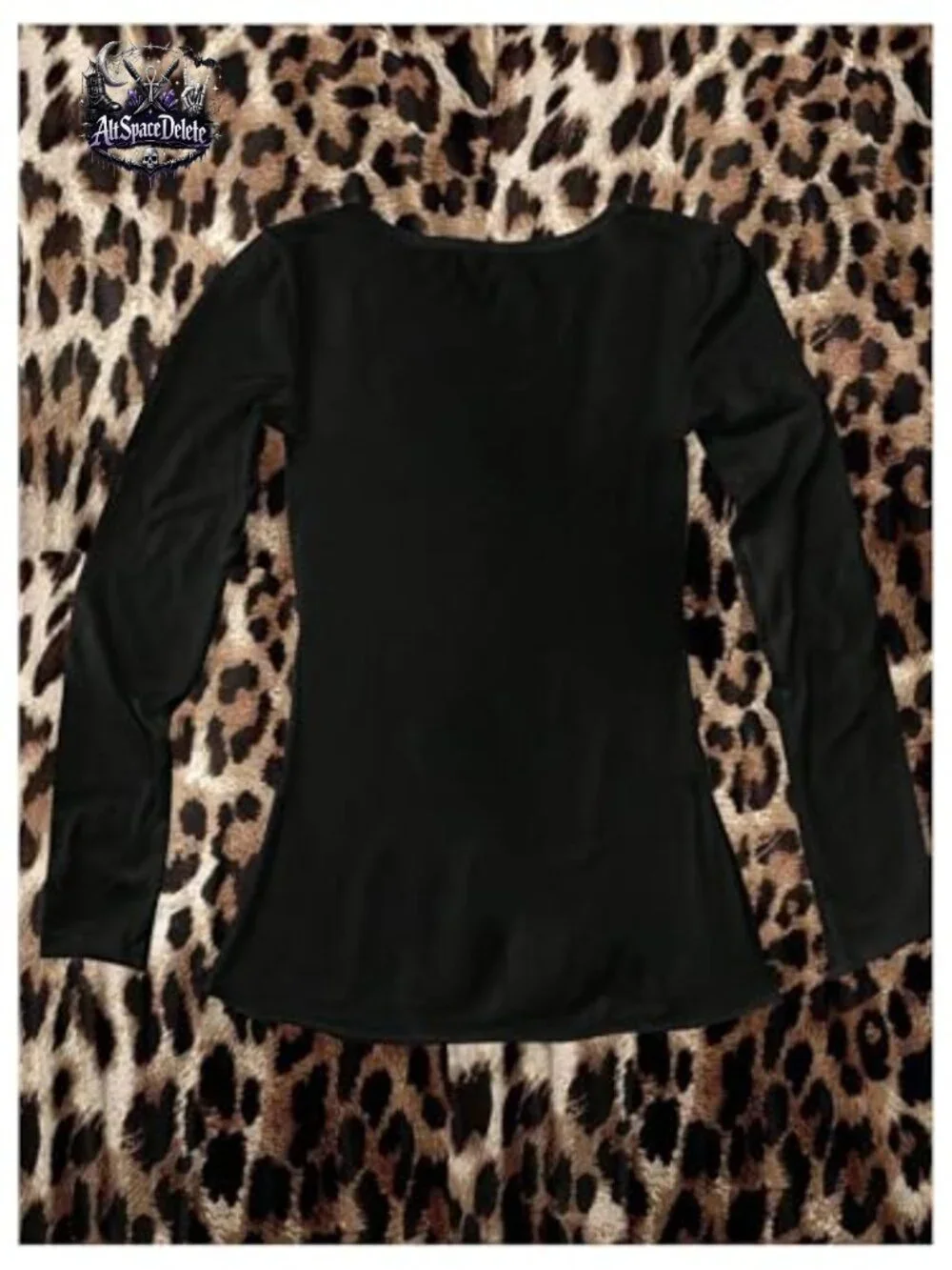 Long Sleeve V-Neck Graphic Tee Y2K Streetwear Fall Outfit_4